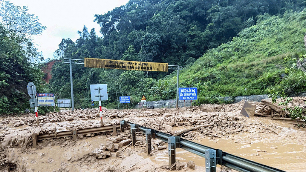 Đà Nẵng thiệt hại nặng nề, vượt đỉnh lũ năm 1964 7 Đà Nẵng thiệt hại nặng nề, vượt đỉnh lũ năm 1964 - Ảnh 7.