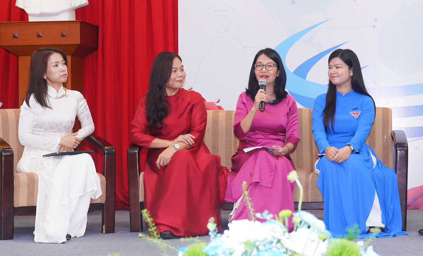 Vinh danh phụ nữ ngành hàng không: Vững vàng vươn cao - Phát triển bền vững
- Ảnh 3.