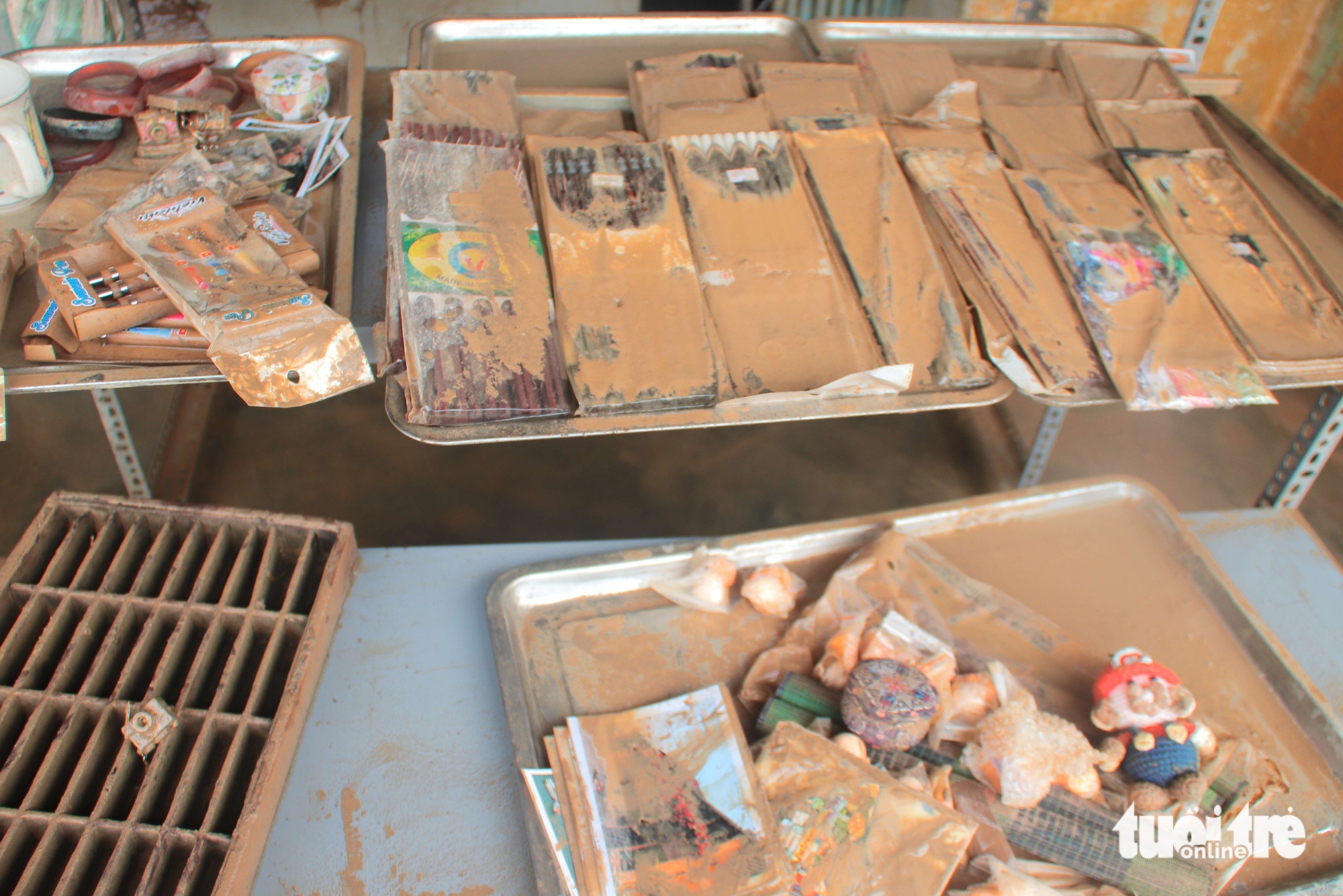 Tiểu thương kinh doanh trong phố cổ Hội An thiệt hại nặng sau lũ lịch sử 3 thiệt hại - Ảnh 3.