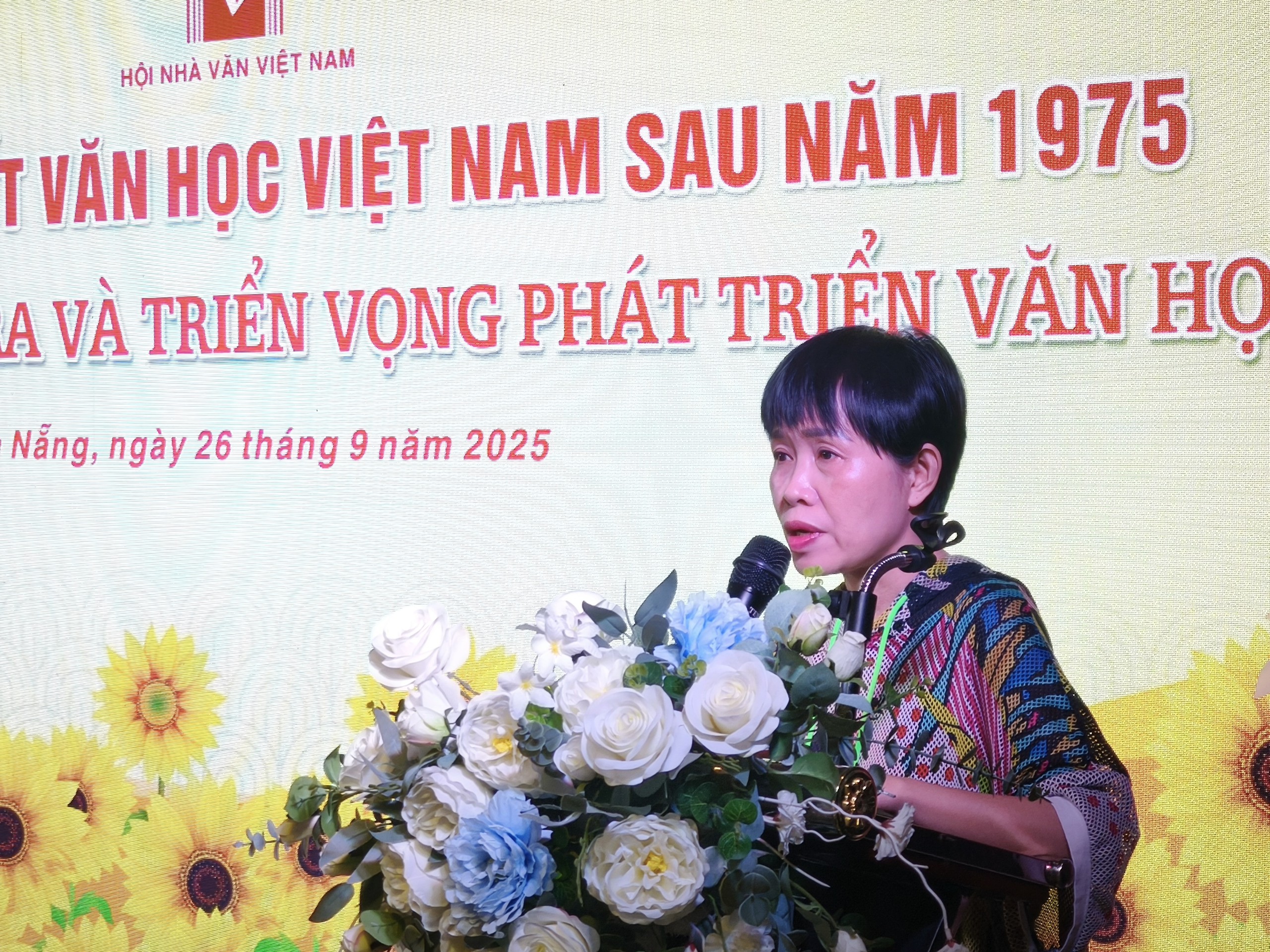 Từ phim 'Mưa đỏ': Yêu cầu nhà văn chép như nhà lịch sử là nhầm lẫn- Ảnh 2. Từ phim 'Mưa đỏ': Yêu cầu nhà văn chép như nhà lịch sử là nhầm lẫn- Ảnh 2.