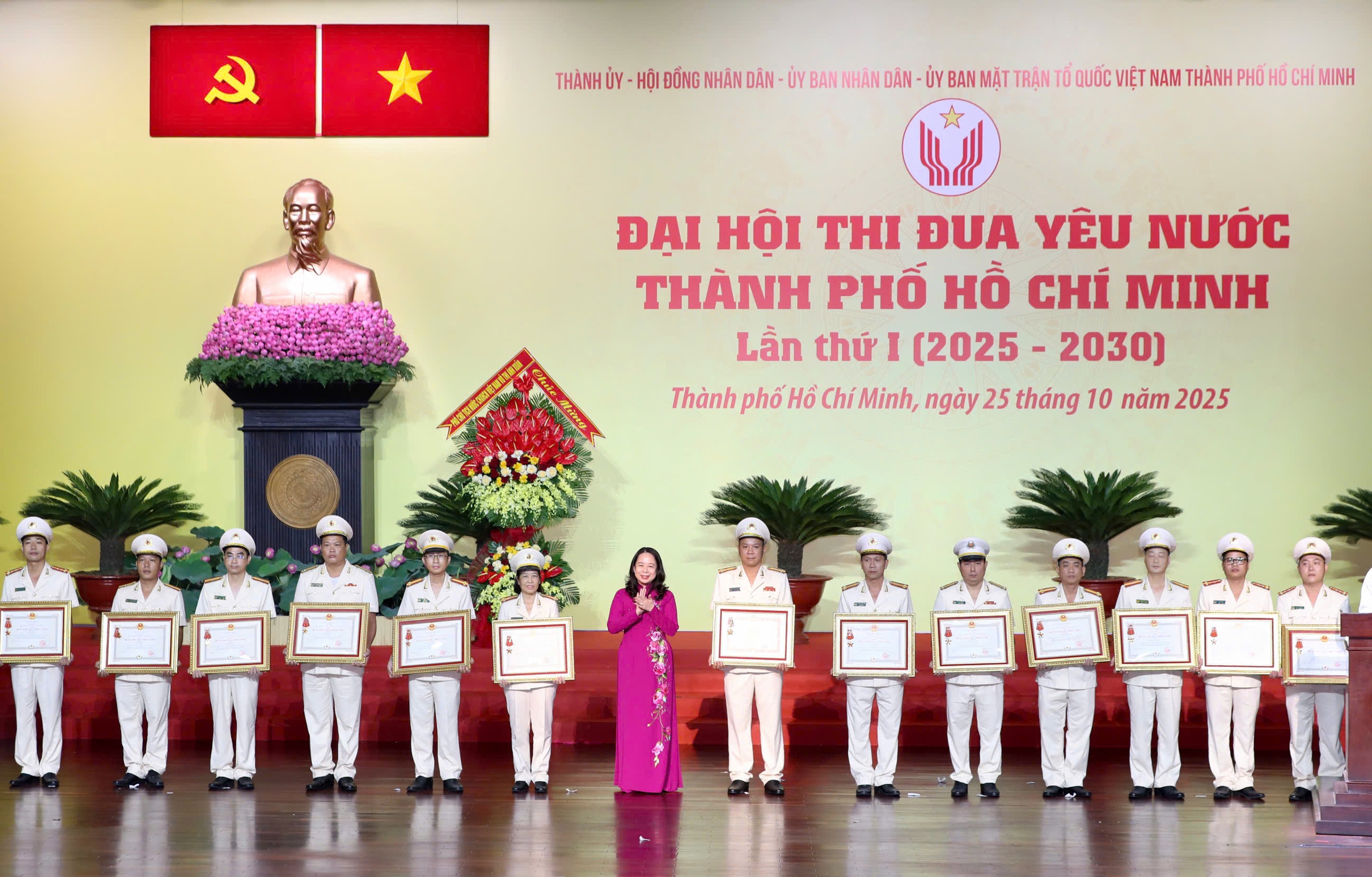 Thủ tướng Chính phủ gửi Thư khen Công an TP HCM 5 Trưởng phòng Cảnh sát Kinh tế Công an TP HCM nhận Huân chương Quân công hạng Ba - Ảnh 6.