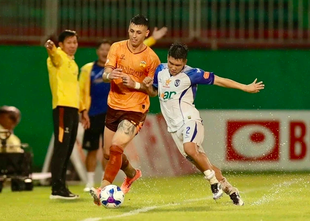 Quá bất ngờ, HAGL bàn thua còn ít hơn Hà Nội: Thủ làm nhưng… công phá
- Ảnh 2.