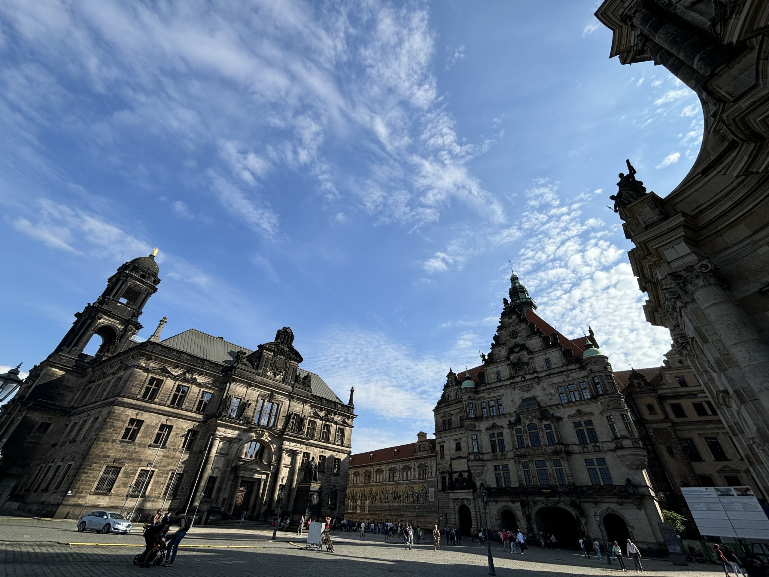 Từ di sản du nhập đến biến thể văn hóa- Ảnh 3.