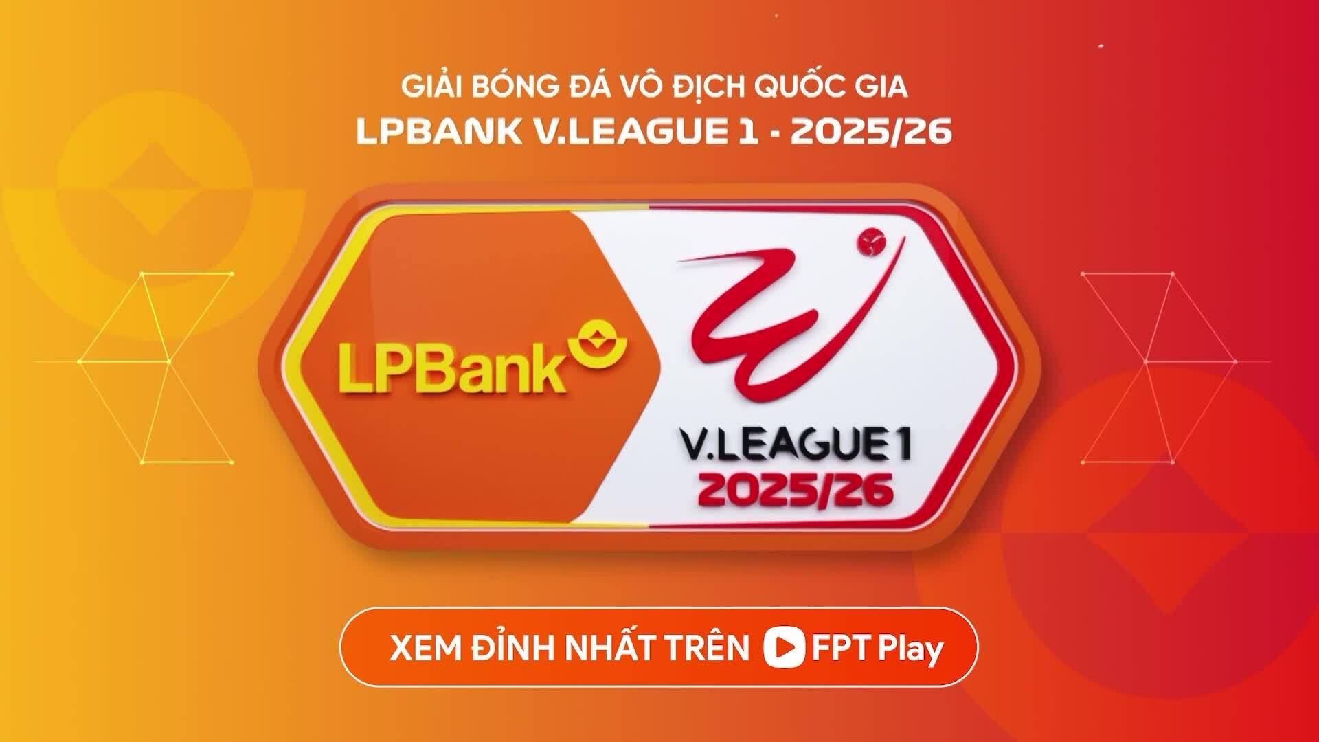Trọng Hoàng bị giẫm rách tai ở V-League
