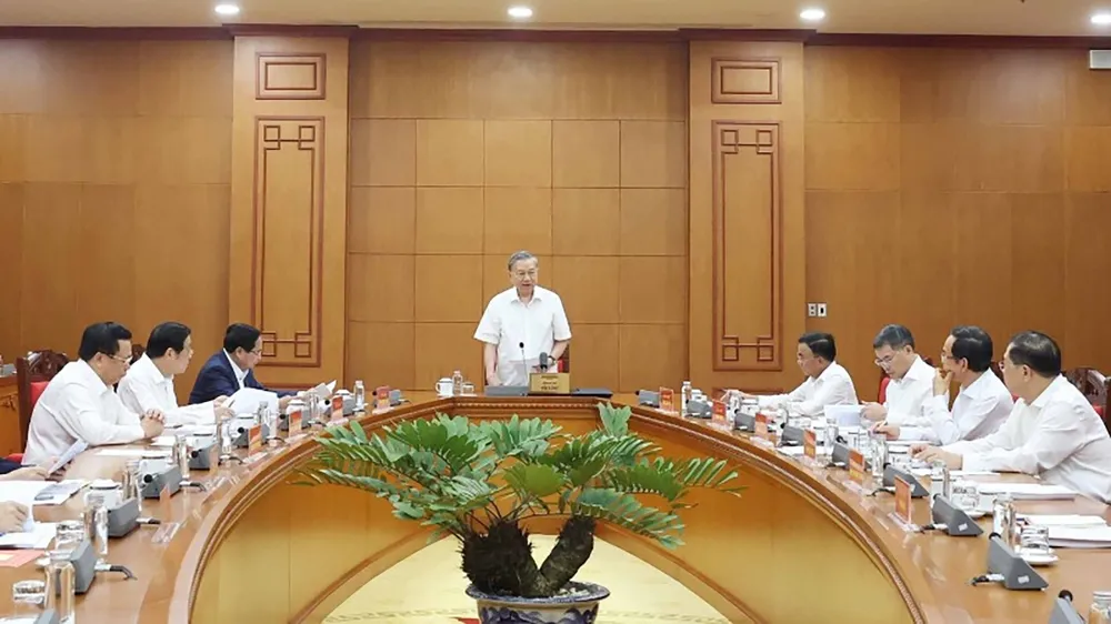 Tổng Bí thư Tô Lâm làm việc với Thường trực các Tiểu ban Đại hội XIV của Đảng, xem xét, cho ý kiến để tiếp tục hoàn thiện các dự thảo văn kiện, ngày 25-9. Ảnh: TTXVN toan-van-mot-so-van-de-moi-quan-trong-trong-du-thao-cac-van-kien-trinh-dai-hoi-xiv-1.jpg