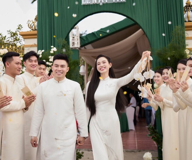 Hoa hậu Đỗ Thị Hà và thiếu gia Viết Vương tổ chức đám hỏi rình rang ở quê.