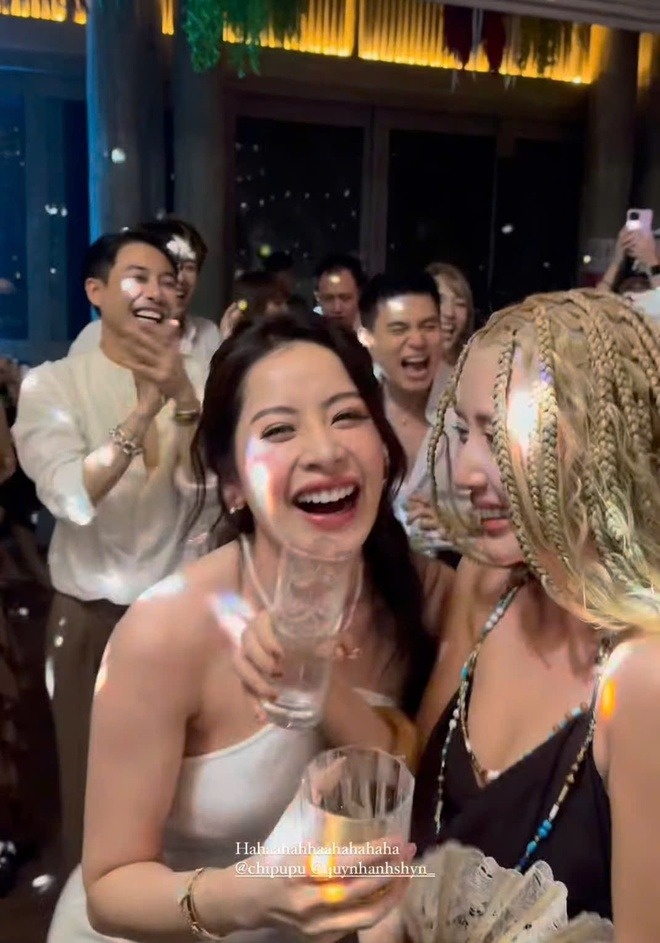 2 đám cưới trong Vbiz là cầu nối giúp hội chị em gương vỡ lại lành