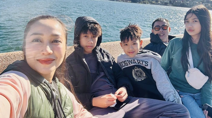 Ốc Thanh Vân từng có thời gian đưa 3 con sang Úc du học.