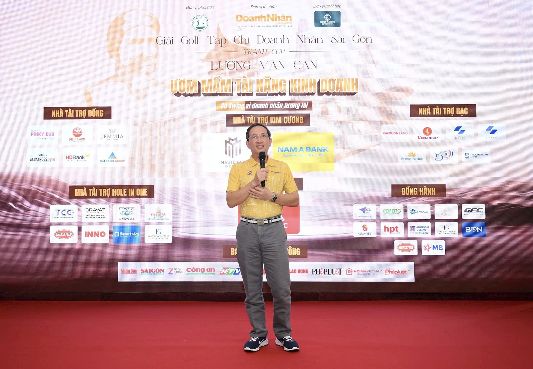 Giải Golf Tạp chí Doanh Nhân Sài Gòn: 200 triệu đồng ươm mầm tài năng kinh doanh - Ảnh 1.