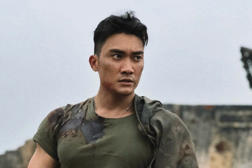 3 diễn viên trăm tỷ trùng cả tên lẫn đệm: Người là VĐV quốc gia, kẻ đóng vài phút trong Mưa Đỏ nhưng "cả nước cảm ơn" 6 Netizen đùa rằng, dù Hoàng là phản diện nhưng cả nước cảm ơn anh vì đã cho Thái ăn 1 quả lựa đạn.