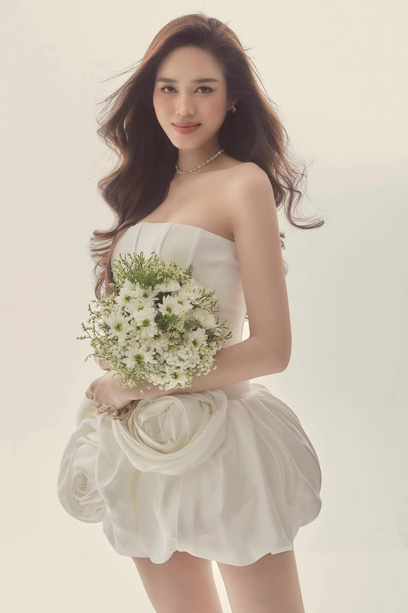 3 nàng hậu lấy thiếu gia hot nhất nhà Sen Vàng: Bí ẩn nhất là người 