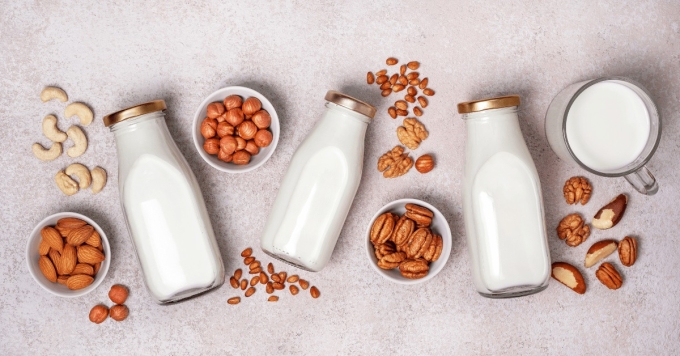 Uống sữa hạt đúng cách giúp hỗ trợ giảm cân và làm đẹp da từ bên trong.