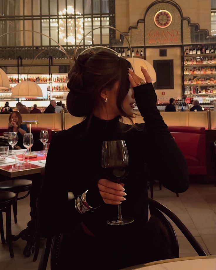 40 tuổi, tôi nhận ra bí quyết giữ chồng không nằm ở nhan sắc, mà ở một thứ… đàn ông không dám mất- Ảnh 1.