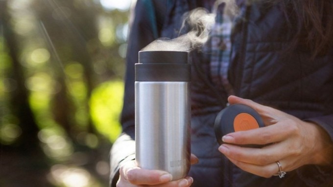 5 loại nước không nên đựng trong bình giữ nhiệt 1 Nước có ga, nước chua, nhiều acid hay sữa là những thức uống không nên bảo quản trong bình giữ nhiệt.