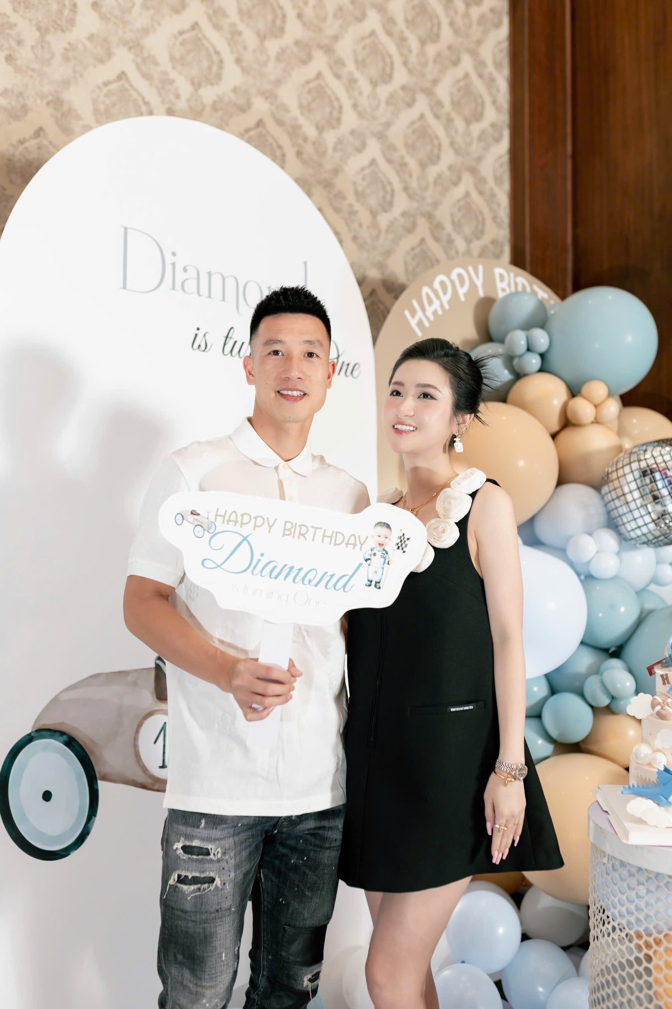 6 cặp đôi làng bóng Việt trai tài gái giỏi, yêu lâu mới cưới giống Ronaldo- Ảnh 1.