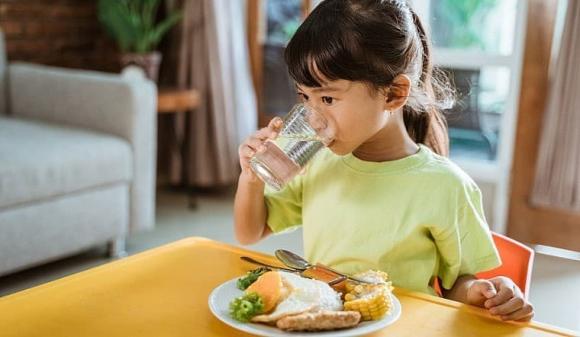 chăm trẻ, thói quen của trẻ, thói quen ảnh hưởng não bộ trẻ, thói quen làm mòn não bộ trẻ