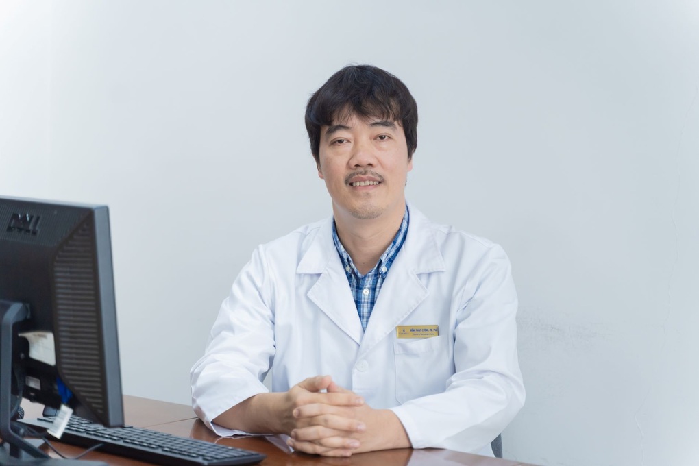 8 giờ “giải thoát” nữ bệnh nhân khỏi khối u lớn ở nền sọ - 1