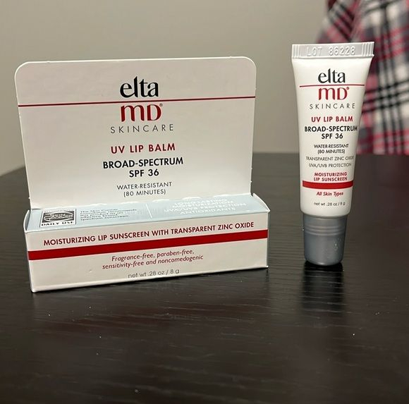 8 son dưỡng là kẻ thù của sắc tố, môi thâm cỡ nào cũng hóa hồng tươi!- Ảnh 1.