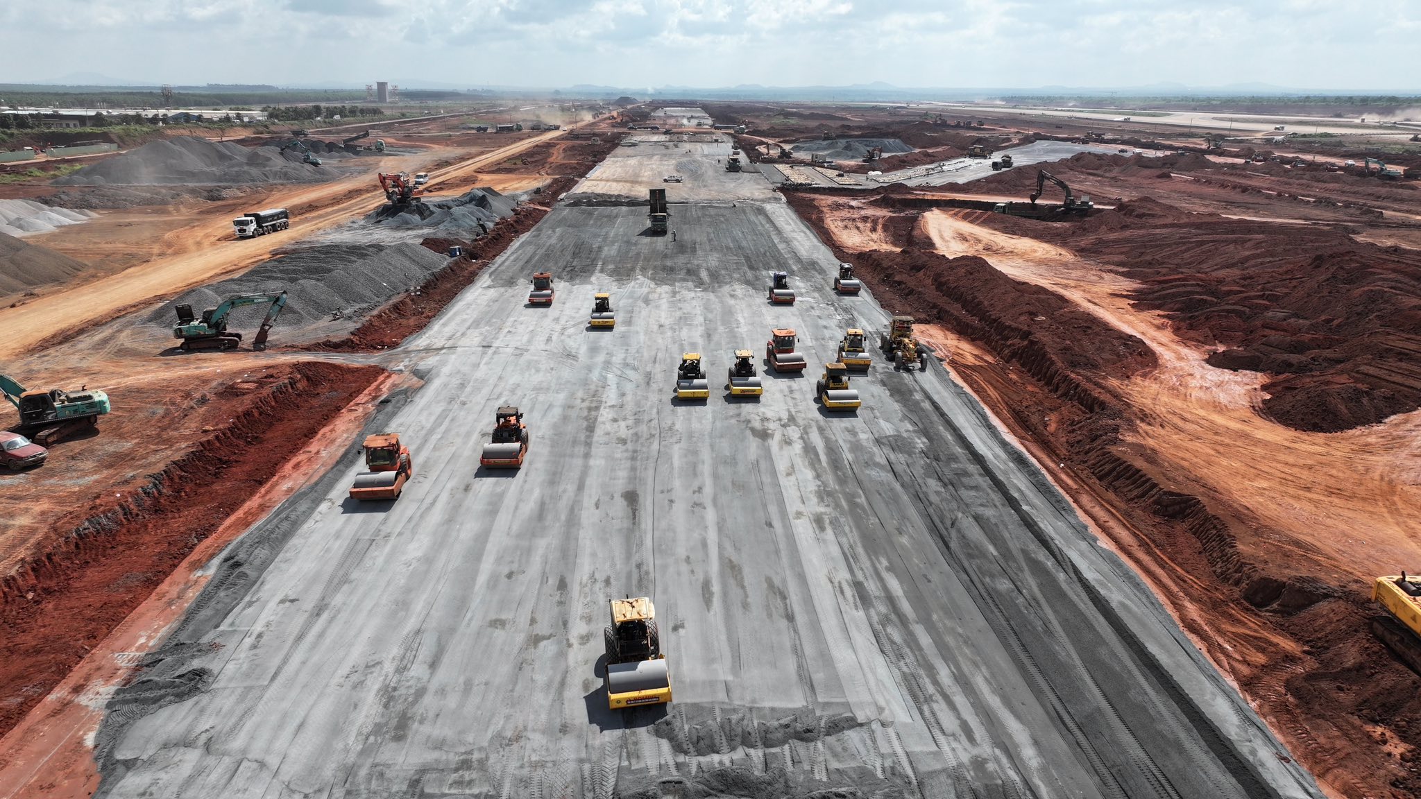 ACV đề xuất xây sớm đường băng thứ 3 sân bay Long Thành - Ảnh 1.