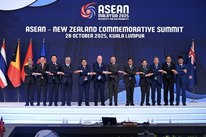 Thủ tướng Phạm Minh Chính, Thủ tướng New Zealand Christopher Luxon và lãnh đạo các nước ASEAN tại hội nghị ngày 28/10. Ảnh: ASEAN