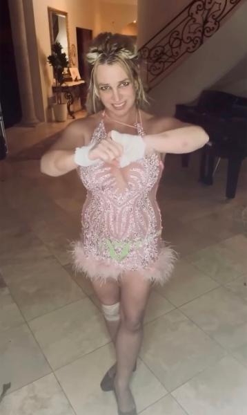 Ái ngại với video mới của Britney Spears!- Ảnh 1.