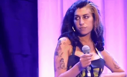 Đêm concert đáng buồn nhất: Nữ ca sĩ bị hàng chục nghìn fan la ó, ôm chặt chính mình khóc và cái kết bi kịch- Ảnh 5.