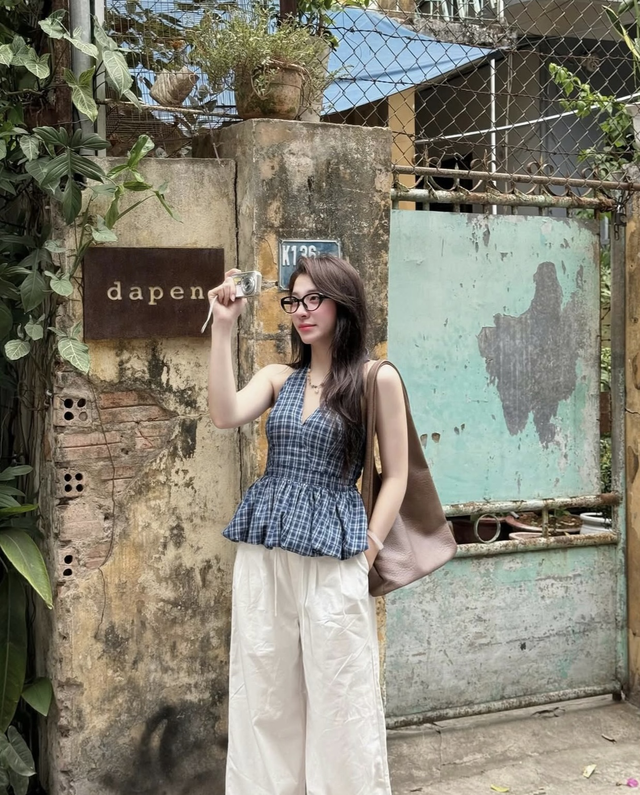 Áo bí phồng tôn lên đôi vai trần, chinh phục mọi ánh nhìn - Ảnh 1.