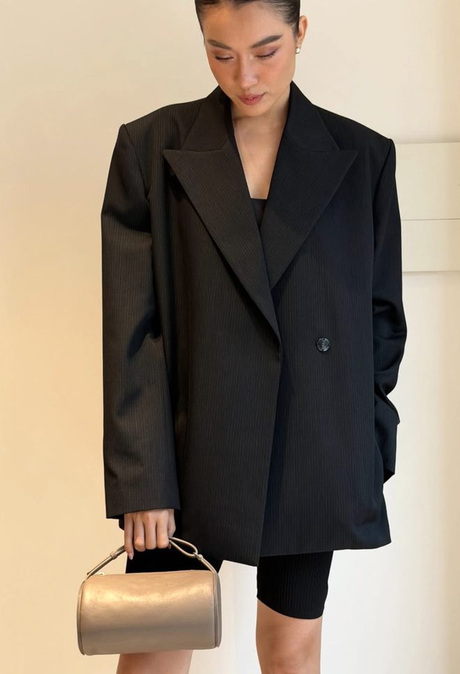 Áo blazer giúp nàng nâng tầm phong cách chỉ trong phút chốc 1 Áo blazer giúp nàng nâng tầm phong cách chỉ trong phút chốc - Ảnh 1.