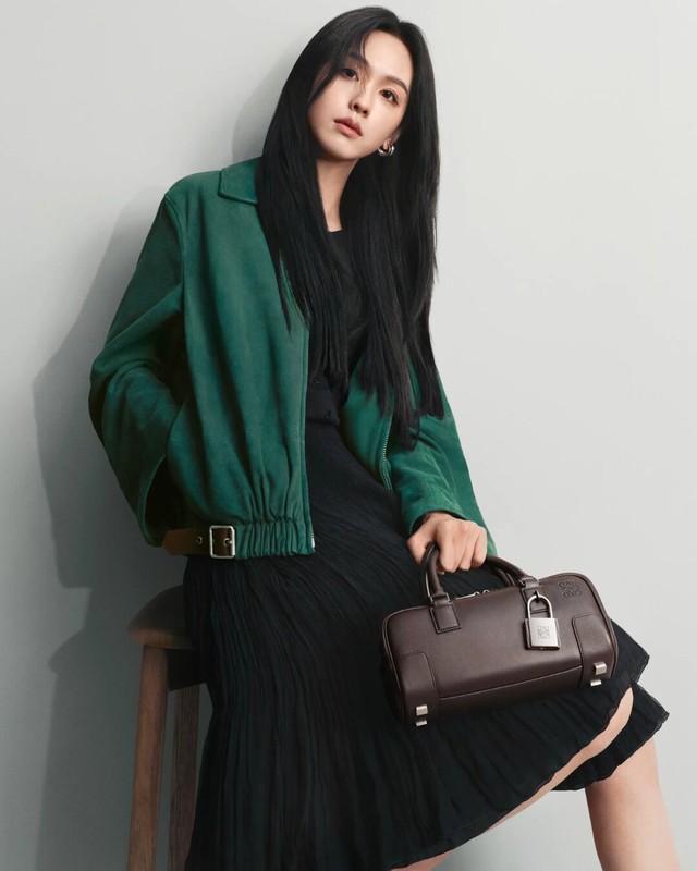 Áo khoác dáng ngắn, món đồ tôn dáng sành điệu nhất đường phố thu đông- Ảnh 1.