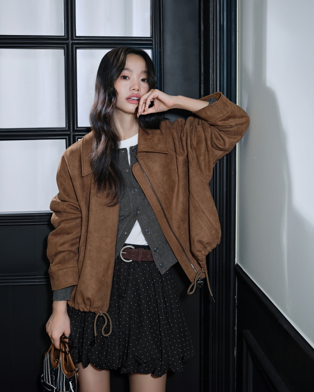 Áo khoác, điểm nhấn sành điệu gây chú ý từ phong cách đường phố 1 Làm chủ phong cách đường phố với cách diện áo khoác sành điệu này - Ảnh 1.