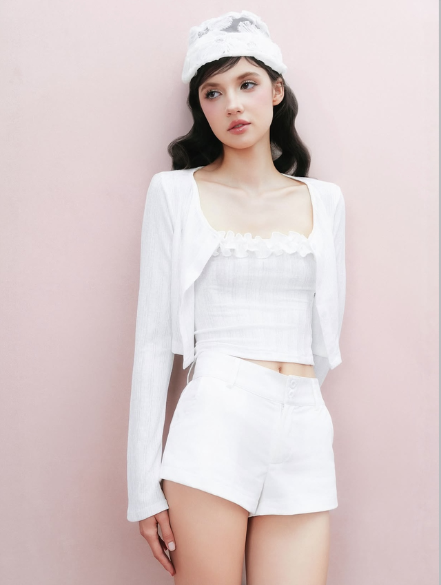 Áo khoác mỏng 'bí quyết' cho những ngày thu gió nhẹ - Ảnh 1.