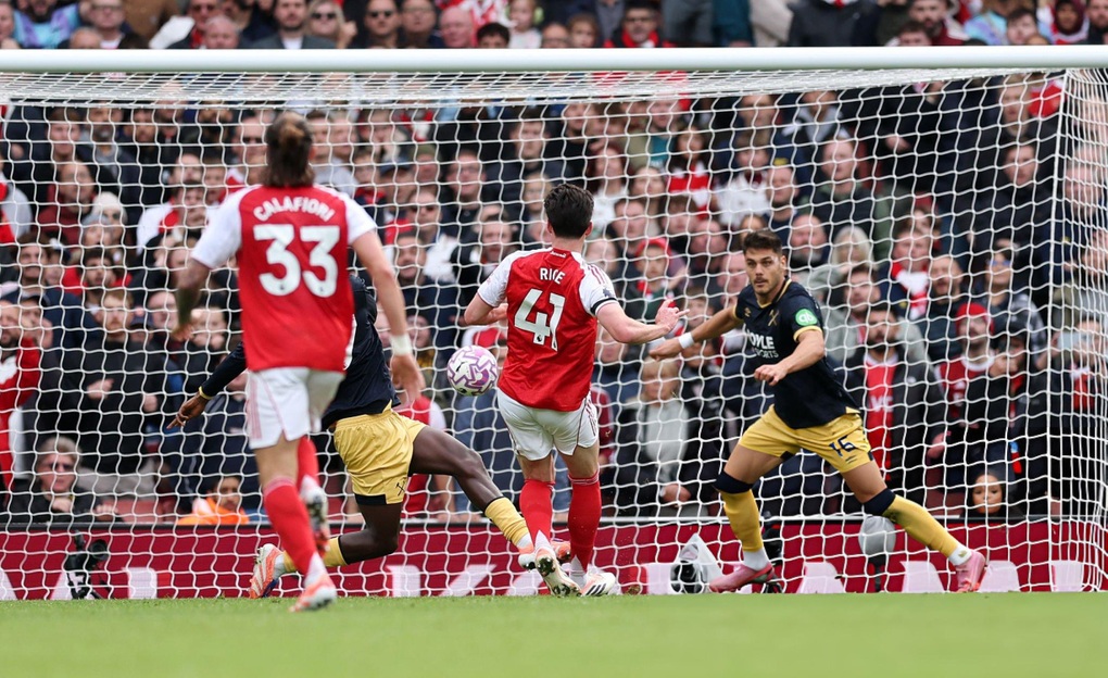 Arsenal thắng West Ham, tạm chiếm ngôi đầu Ngoại hạng Anh - 1