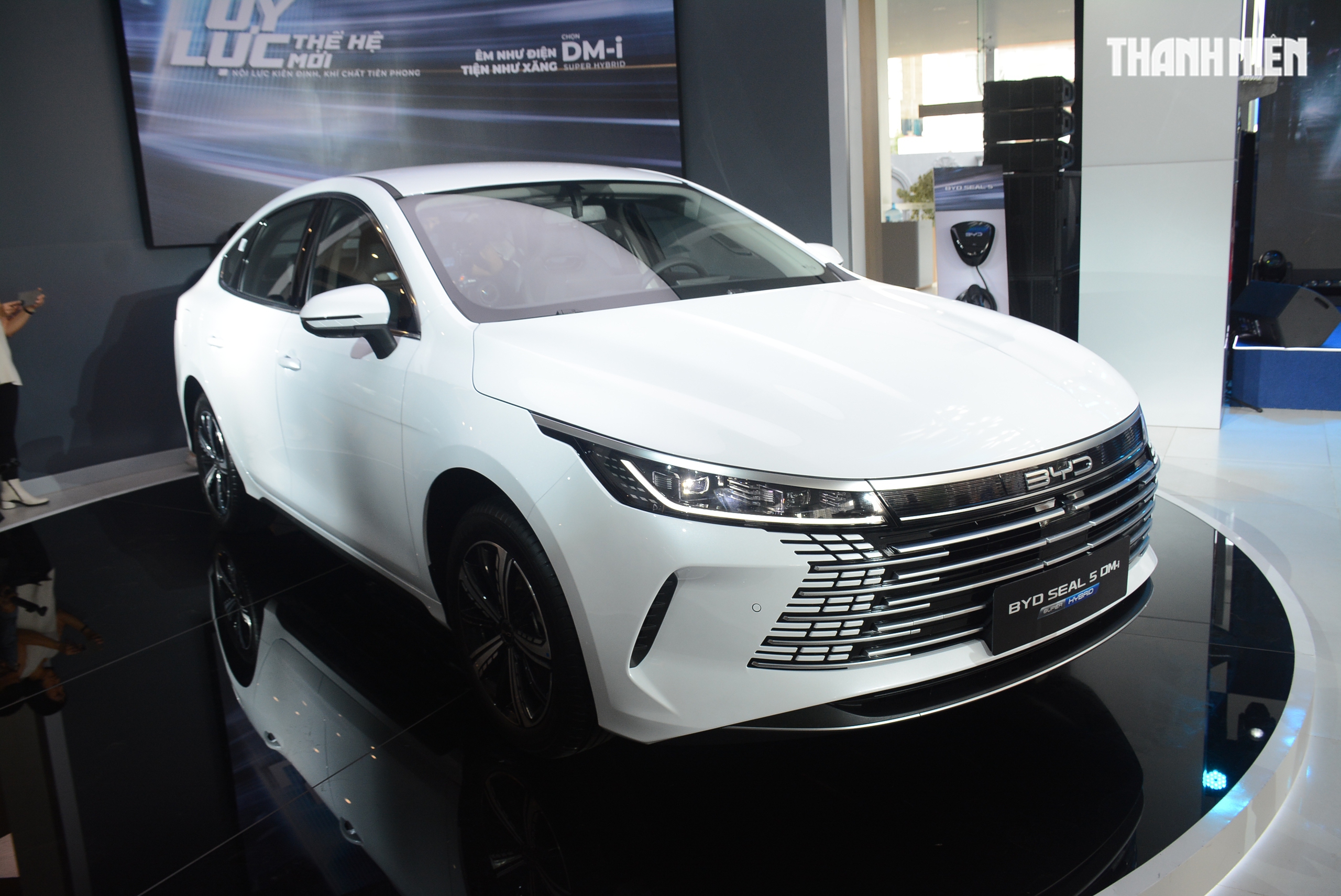 BYD Seal 5 có gì để hấp dẫn khách hàng Việt Nam vốn đang 'chán' xe sedan? - Ảnh 1.