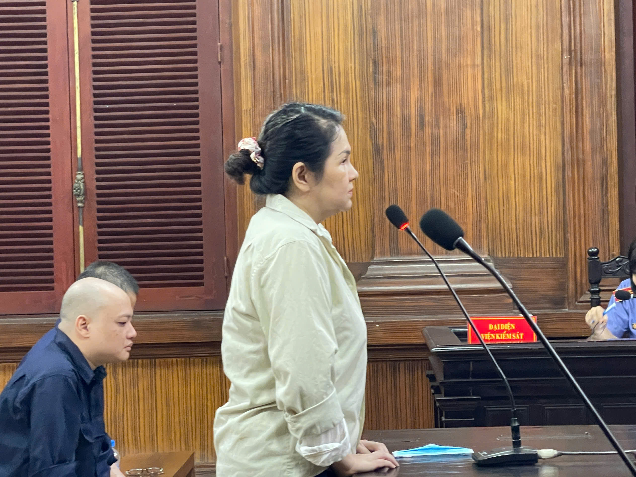 Bà chủ nhà thuốc Mỹ Châu và vụ án lừa đảo gây chấn động tại TP HCM 1 Bà chủ nhà thuốc Mỹ Châu giữ vai trò đặc biệt trong phiên toà sáng nay - Ảnh 1.