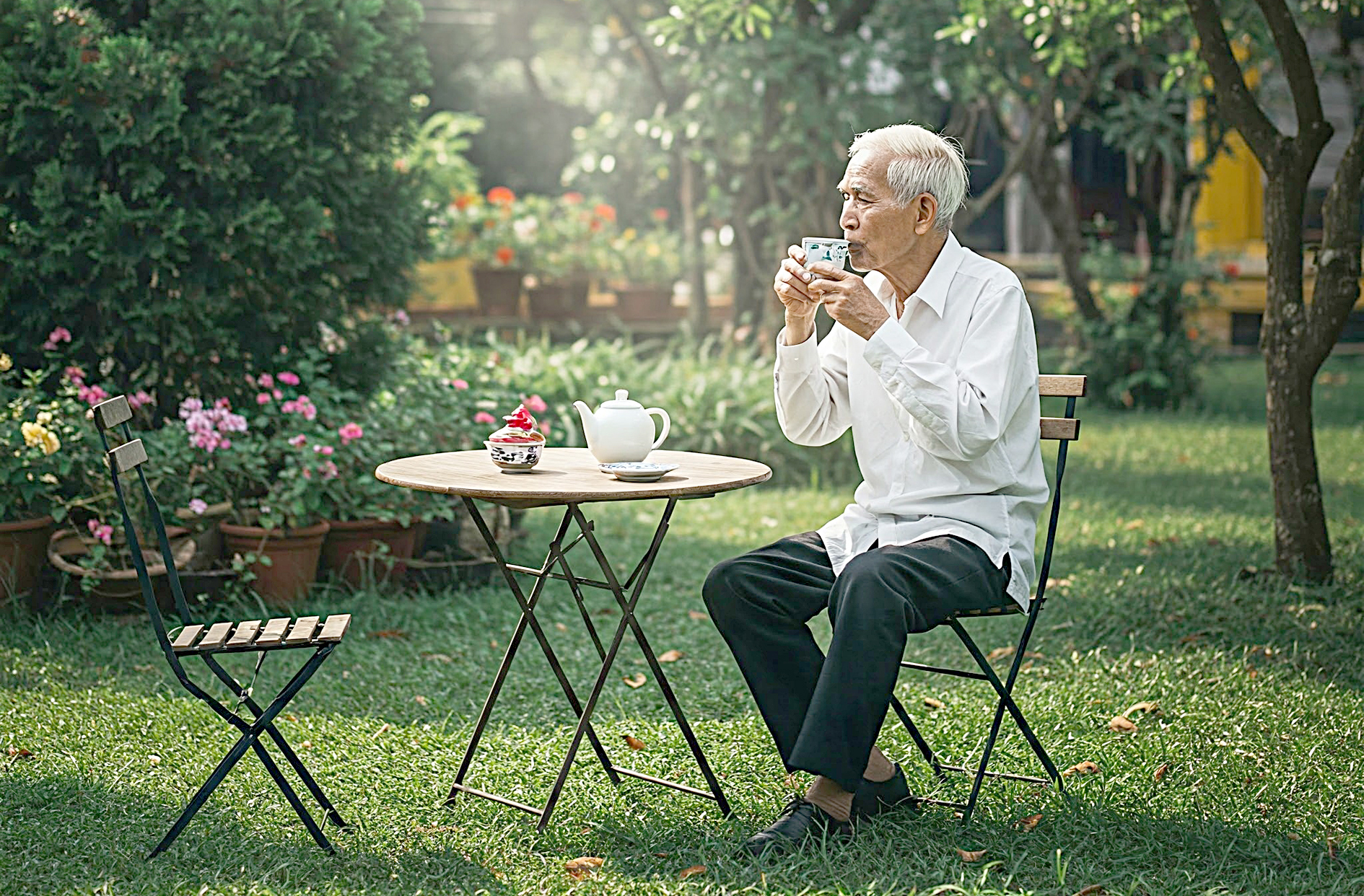 Ba ngồi đâu đó, lâu lâu - Ảnh 1. ba - Ảnh 1.