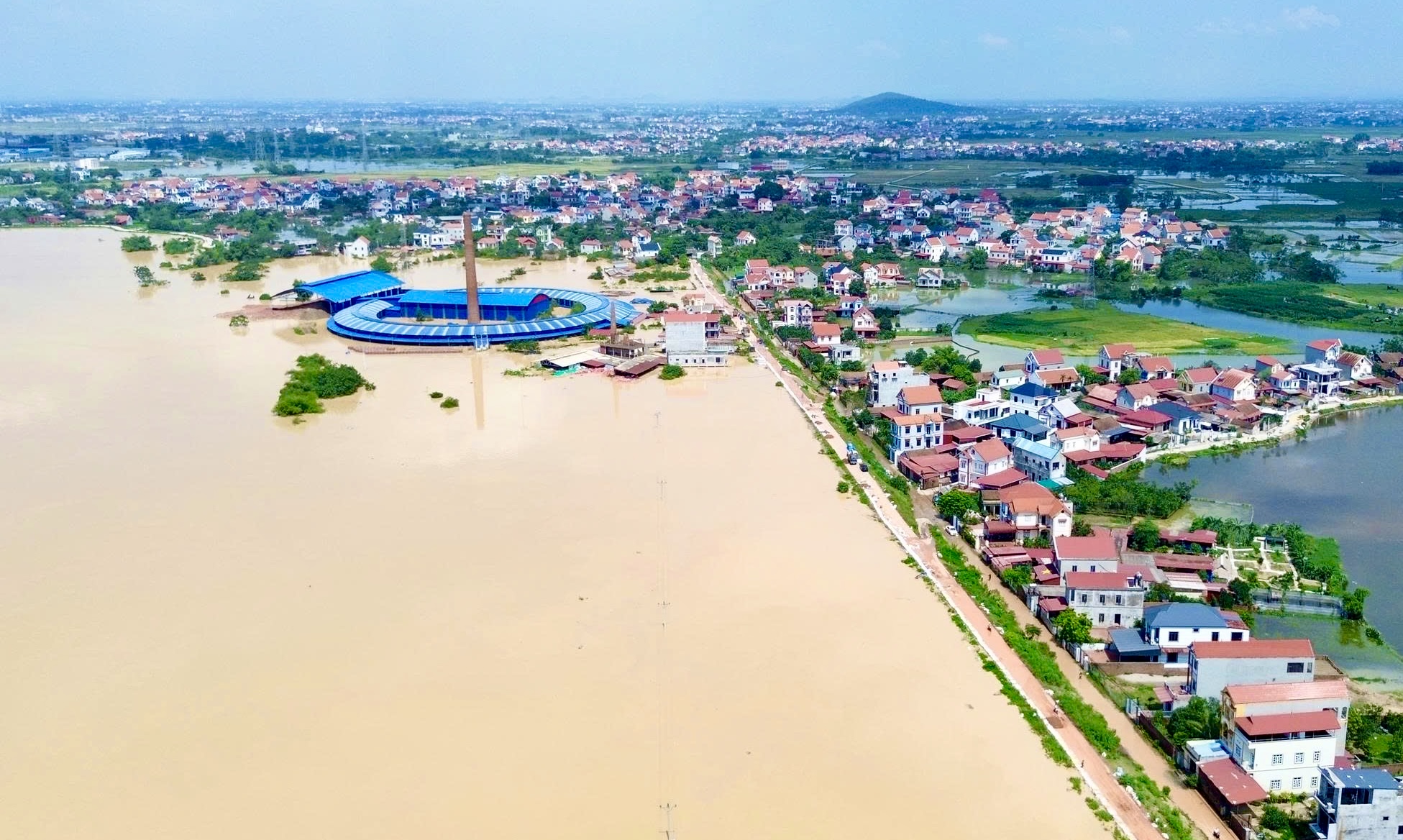 Bắc Ninh hứng chịu lũ lịch sử, ít nhất 9 km đê bị tràn- Ảnh 1.