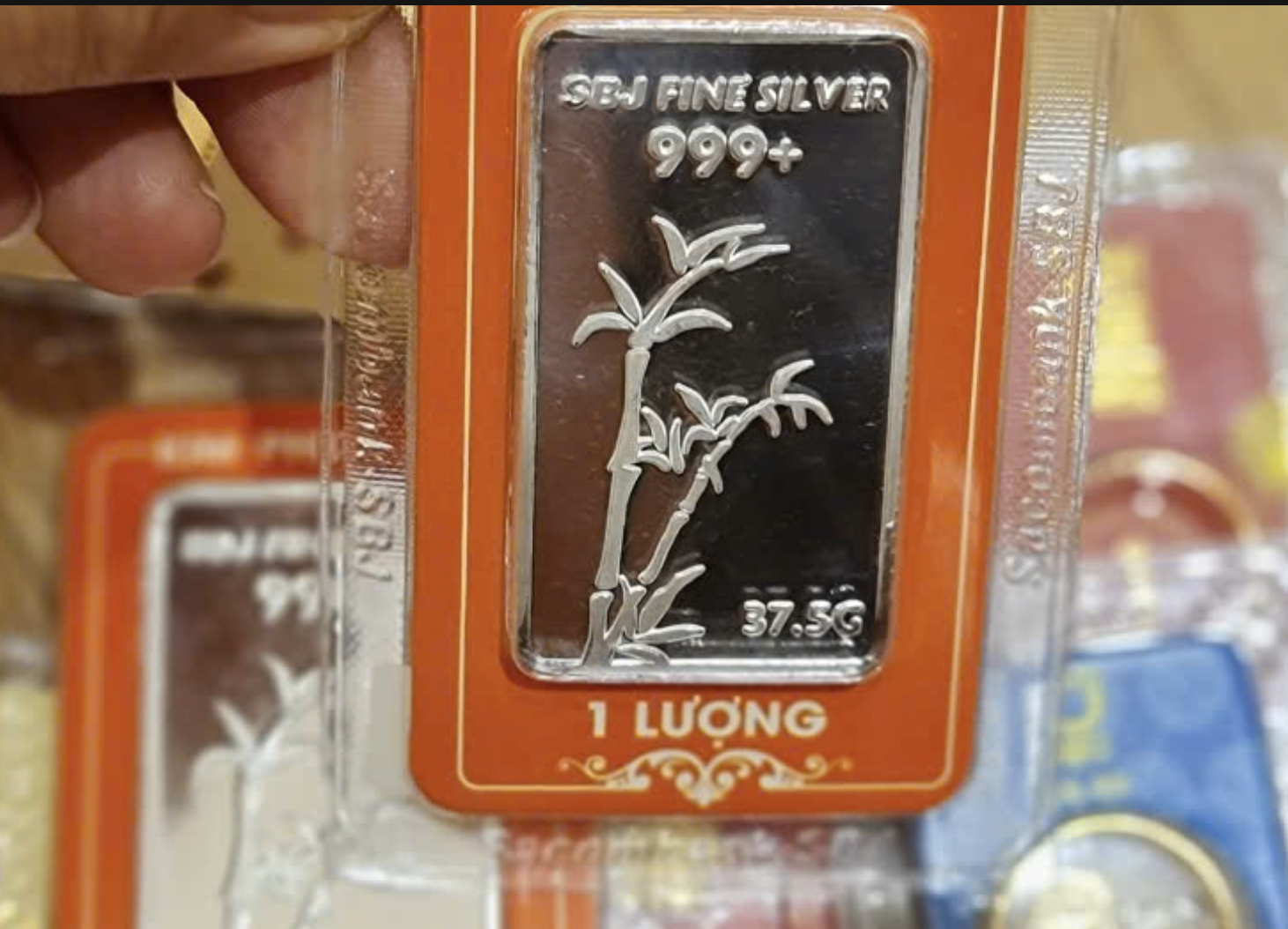 Giá bạc hôm nay 1-10: Bạc Phú Quý đảo chiều giảm, người mua bạc cần lưu ý gì?- Ảnh 2.