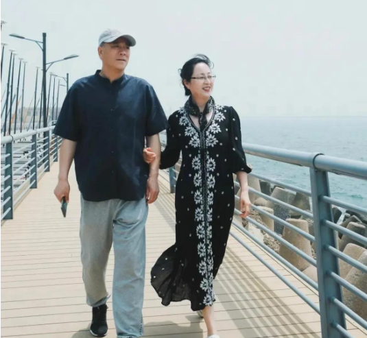 Bác họ lương hưu 30 triệu đồng, cha tôi chỉ có 5 triệu đồng: Người sống hạnh phúc hơn không phải ai cũng ngờ tới - Ảnh 1.