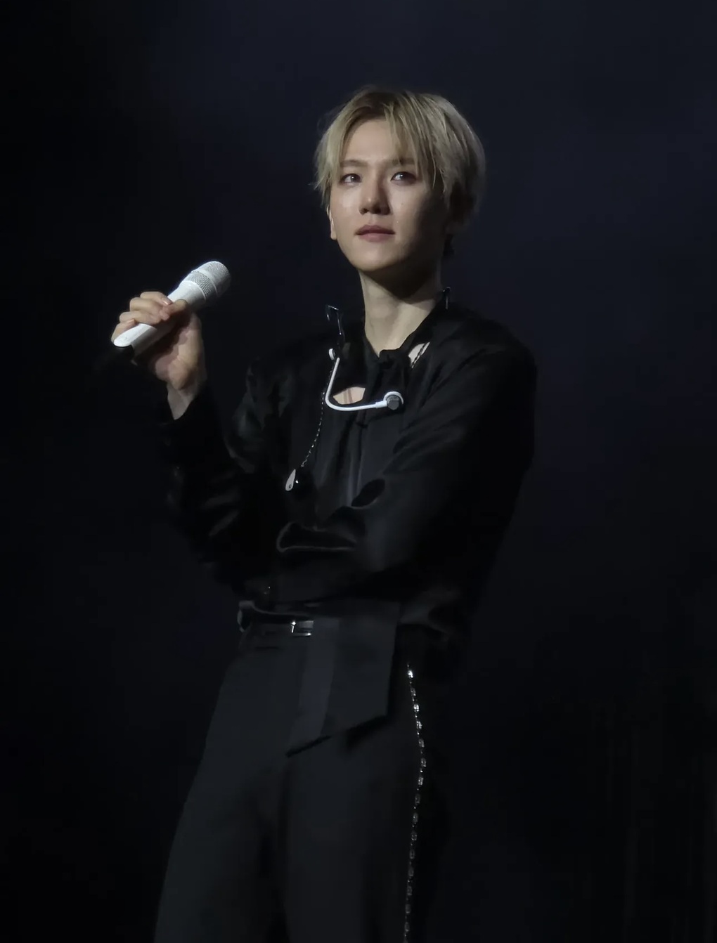 Baekhyun ngẫu hứng hát mừng Trung thu, chào khán giả Việt theo cách độc đáo - 1