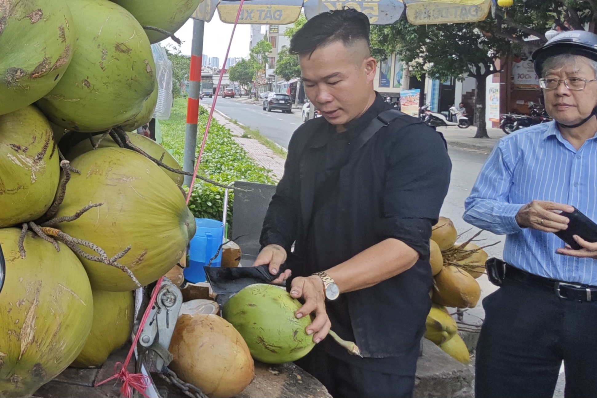 Xuất khẩu dừa tươi Việt Nam: Bài học từ sầu riêng và thanh long - Ảnh 1. Xuất khẩu dừa tươi Việt Nam: Bài học từ sầu riêng và thanh long - Ảnh 1.