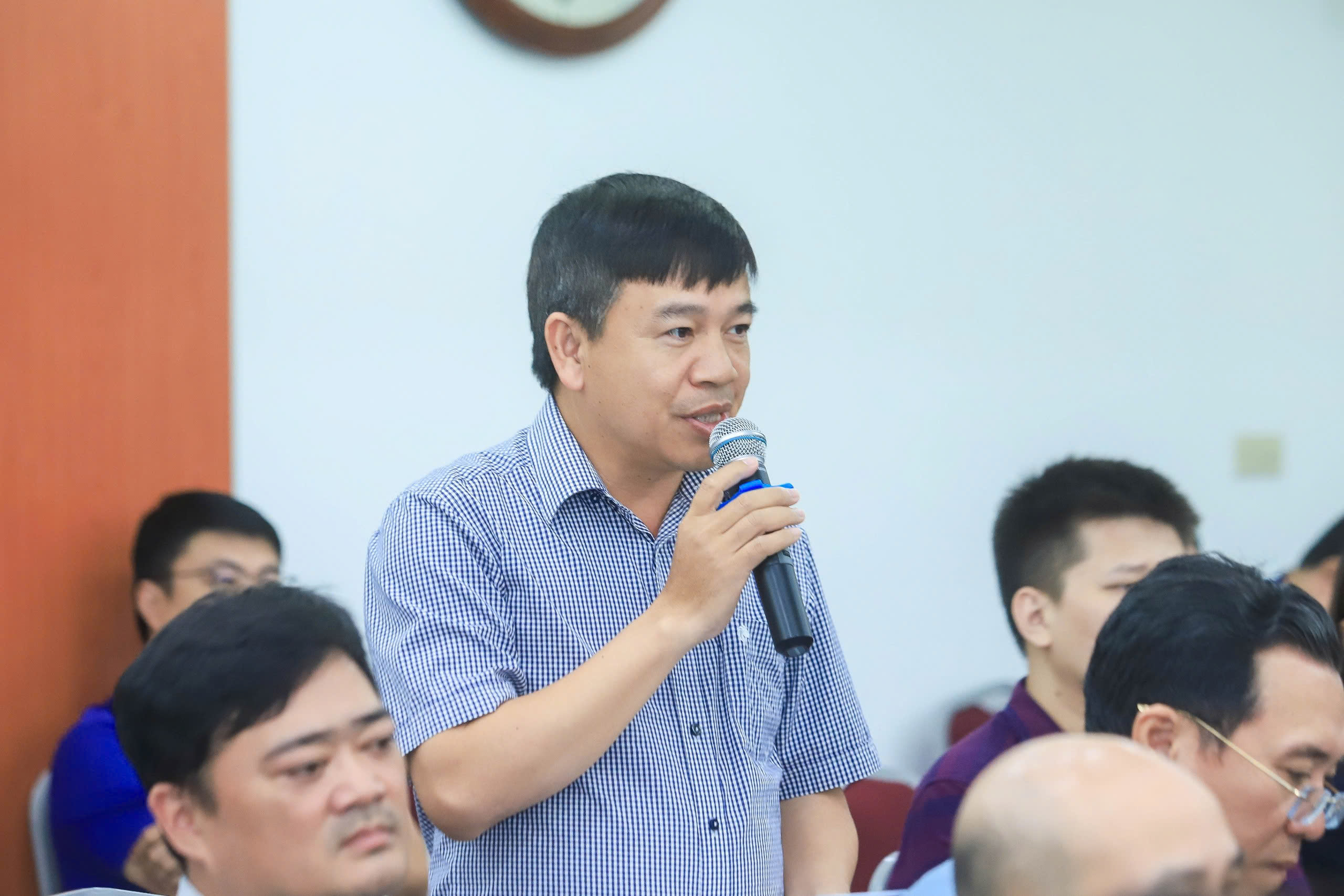 'Chúng ta bán 5 tấn gạo không bằng người ta bán vài con chip' - Ảnh 1.