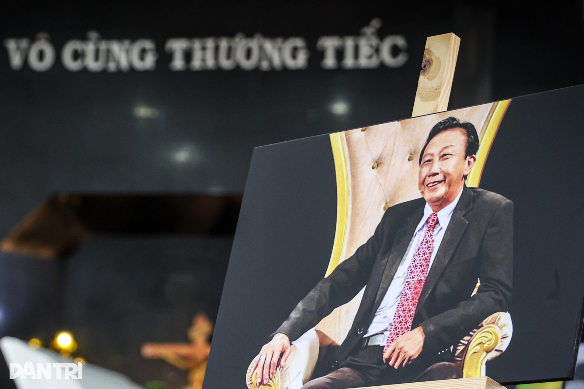 Bạn bè, đồng nghiệp xúc động trước linh cữu nhạc sĩ Thế Hiển - 1