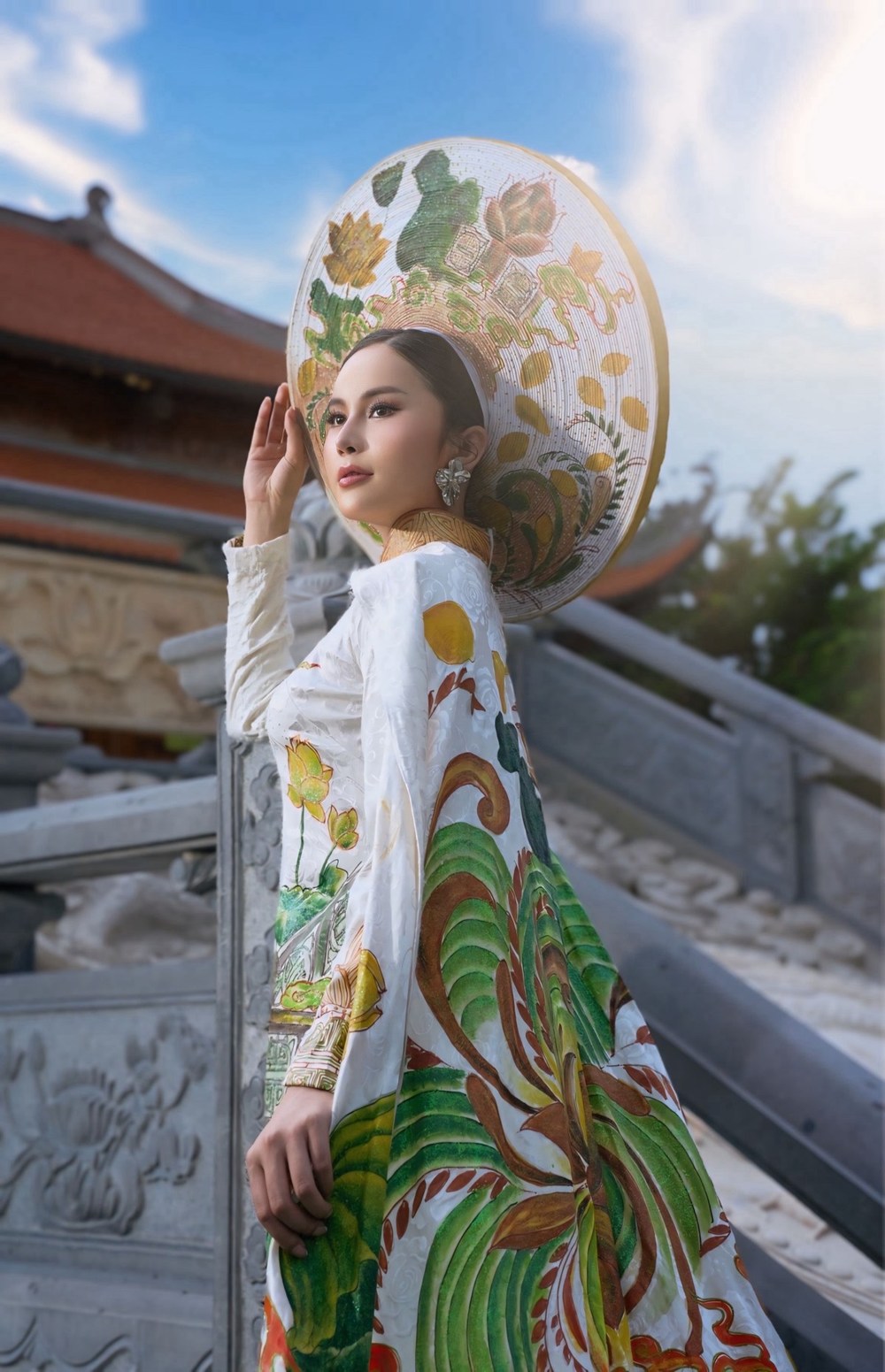 Ban sac Viet ruc ro trong tung duong net ao