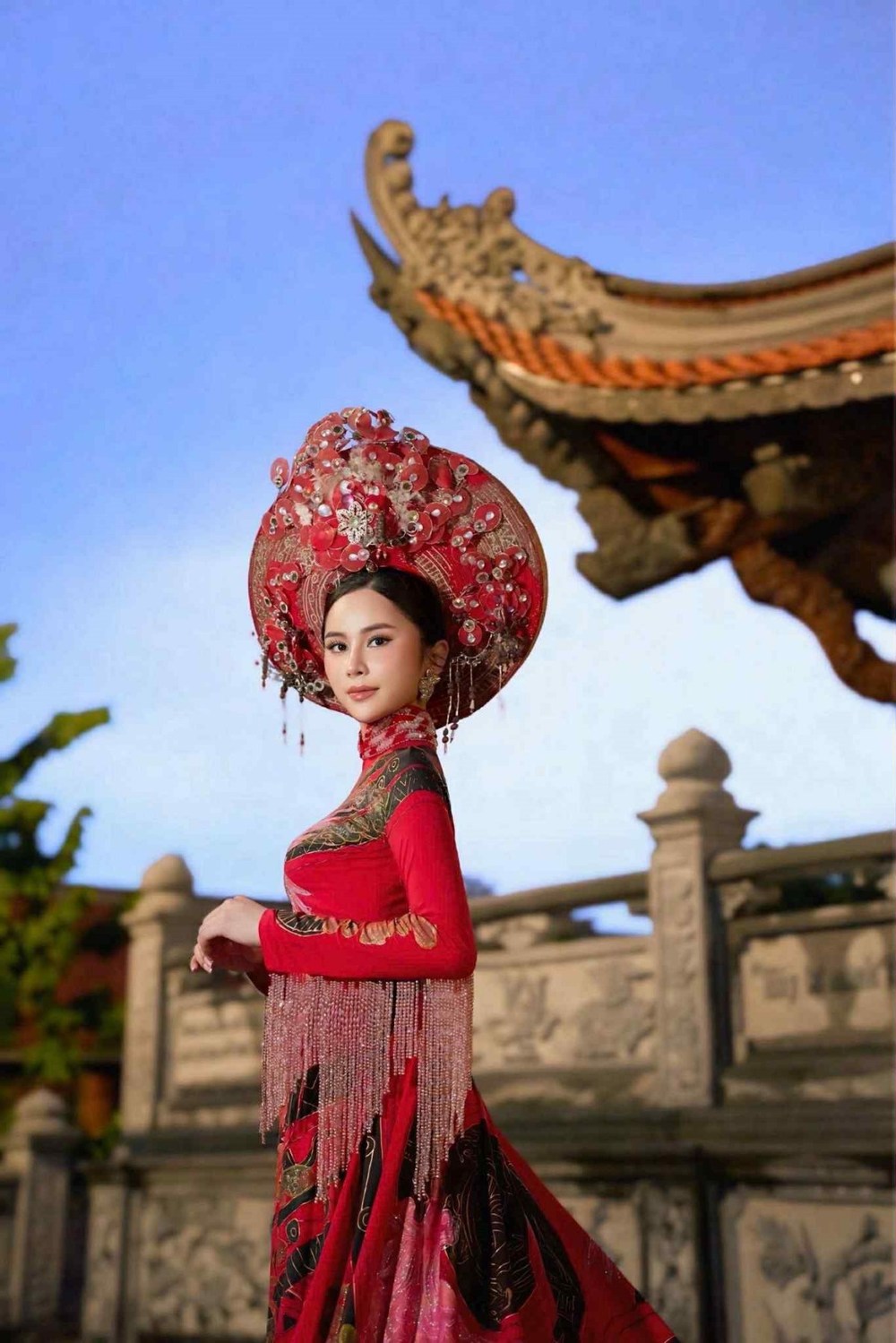 Ban sac Viet ruc ro trong tung duong net ao