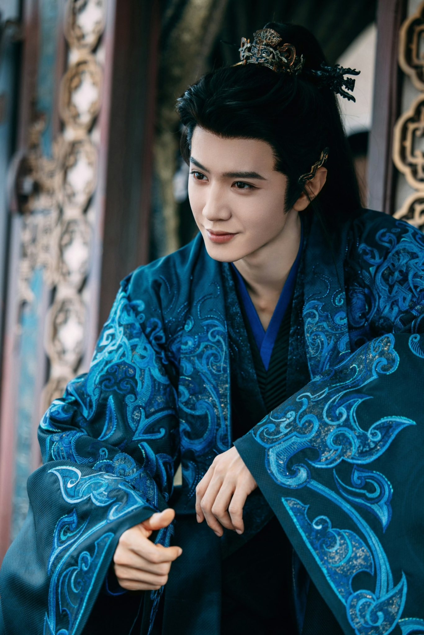 Bận sấp mặt cũng phải cày phim Trung Quốc này ngay cho nóng: Nam chính đẹp cao sang quyền quý, ngắm một cái mà tỉnh cả ngủ - Ảnh 4.