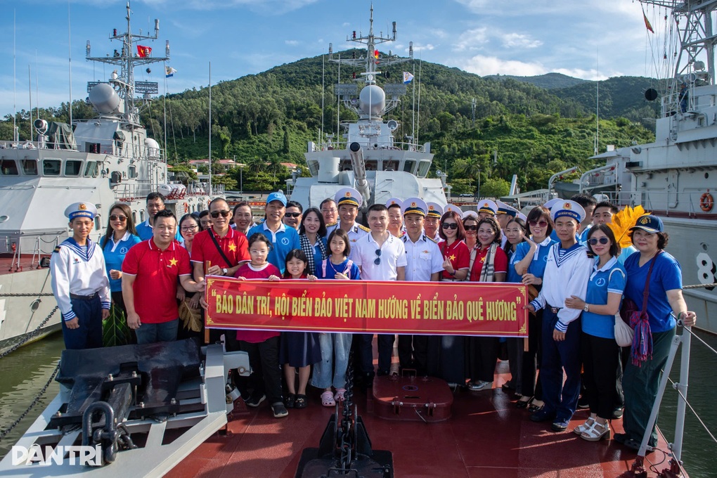 Báo Dân trí thăm hỏi, động viên chiến sĩ Vùng 3 Hải quân - 1