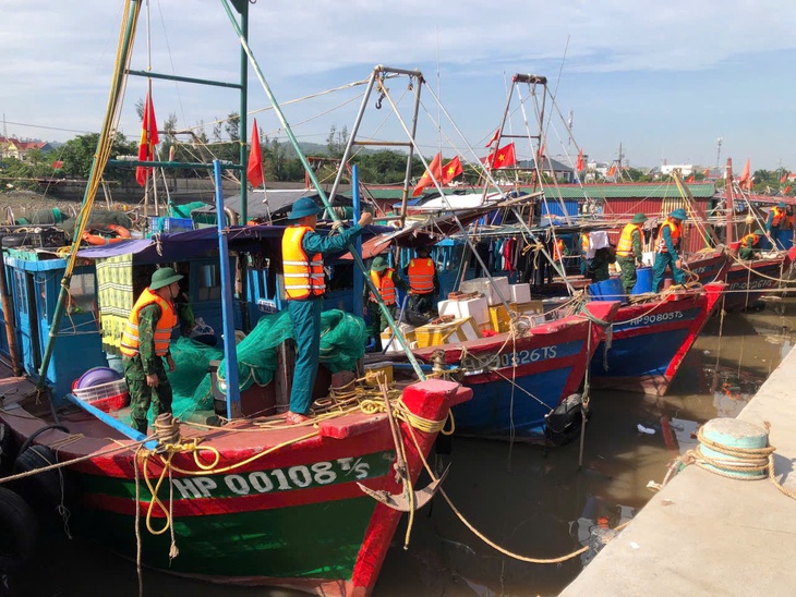 Bão Matmo: Đặc khu Bạch Long Vĩ đã có gió cấp 5-6, giật cấp 7 1 Bão Matmo: Đặc khu Bạch Long Vĩ đã có gió cấp 5-6, giật cấp 7 - Ảnh 1.