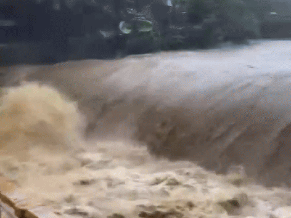 Bão Matmo tăng tốc, du khách cân nhắc khi đi Sa Pa, Mù Cang Chải, Mộc Châu - 2