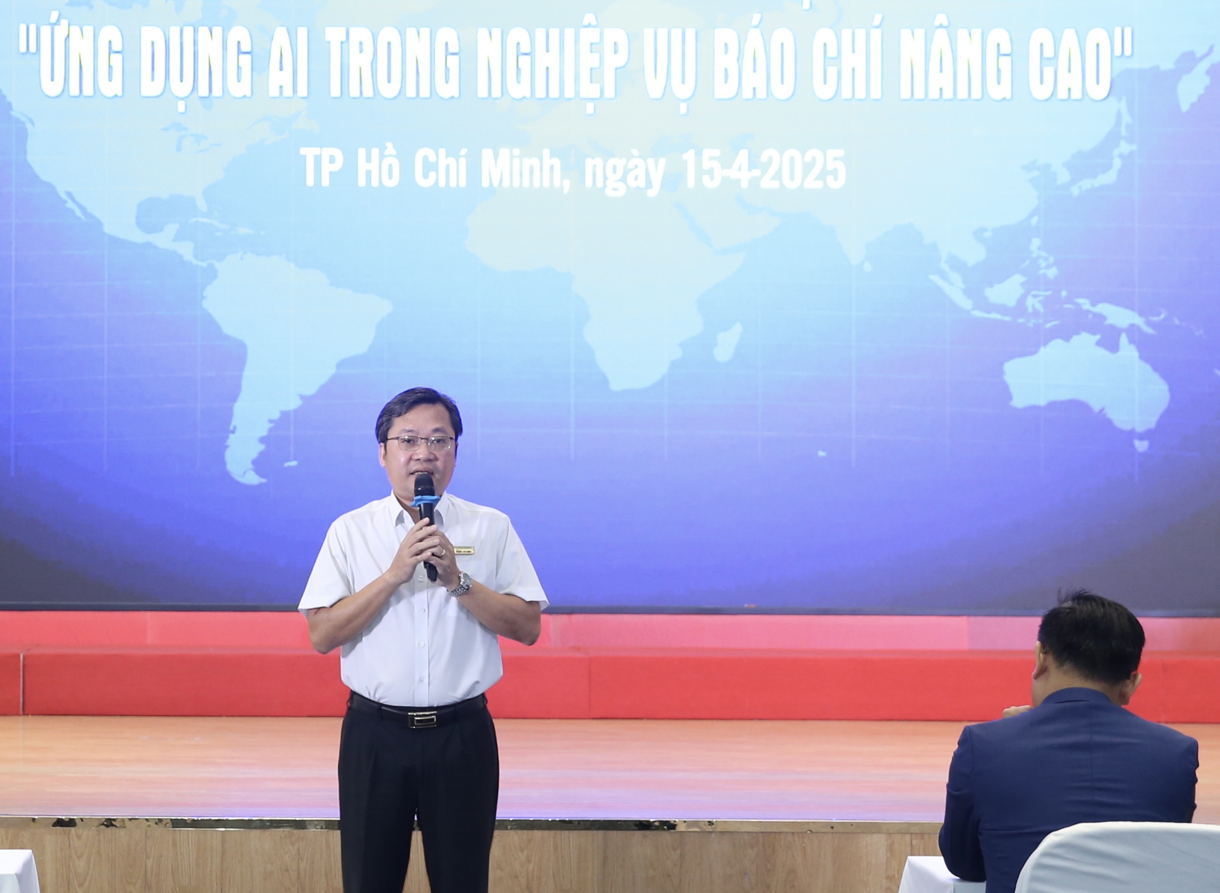 Báo Người Lao Động tiếp tục đào tạo AI nâng cao cho phóng viên, biên tập viên- Ảnh 1.