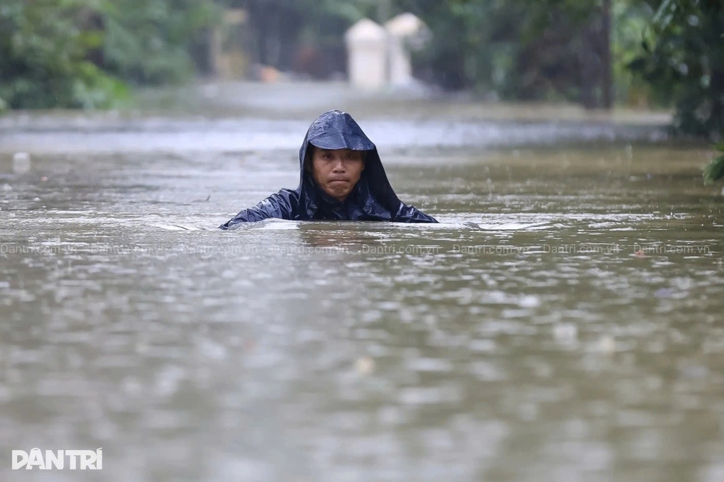 Bao giờ Huế và Đà Nẵng giảm mưa? - 1